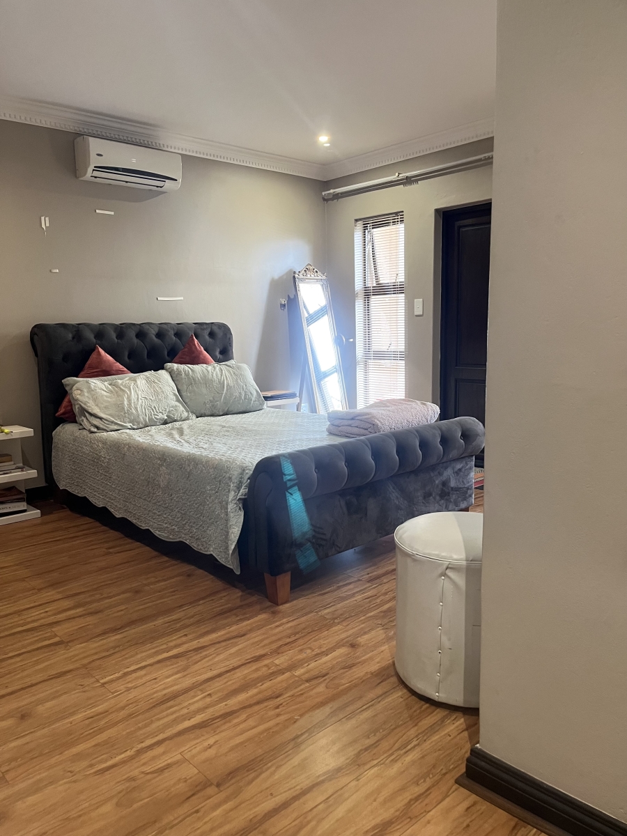 5 Bedroom Property for Sale in Silver Lakes Gauteng