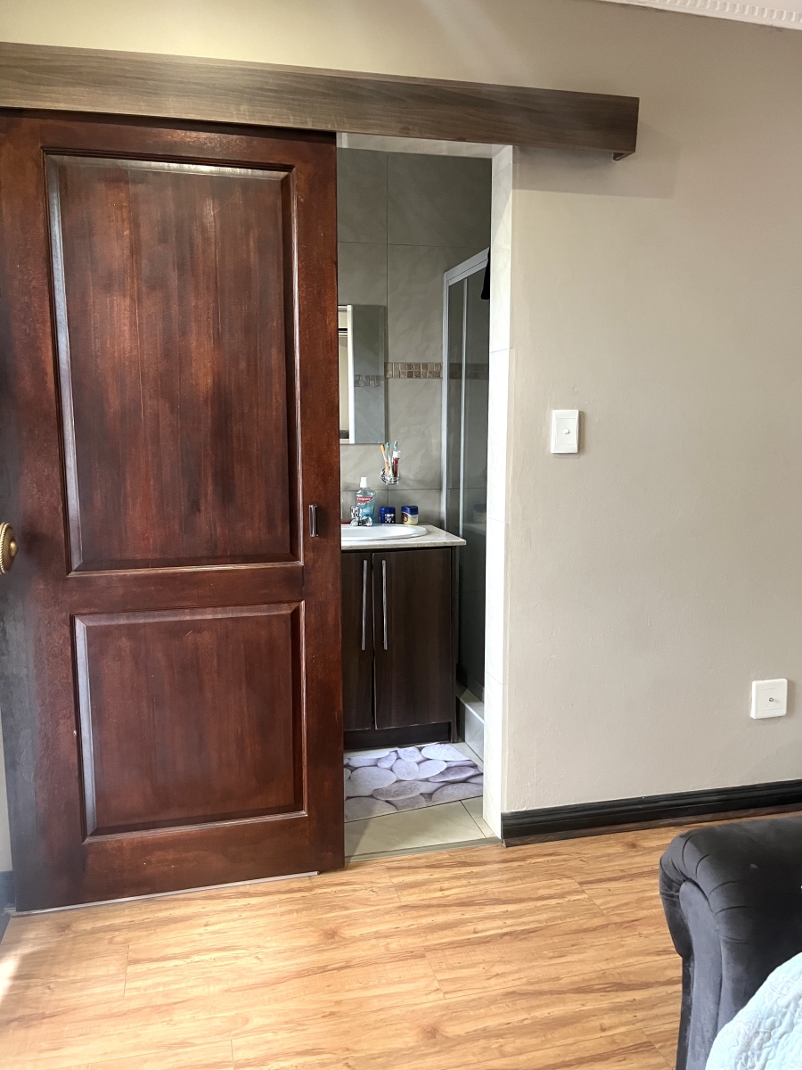 5 Bedroom Property for Sale in Silver Lakes Gauteng