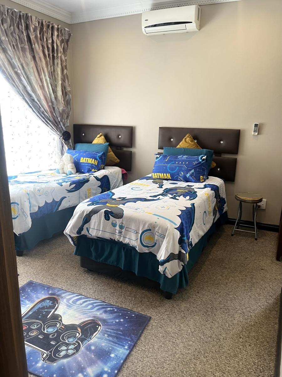 5 Bedroom Property for Sale in Silver Lakes Gauteng