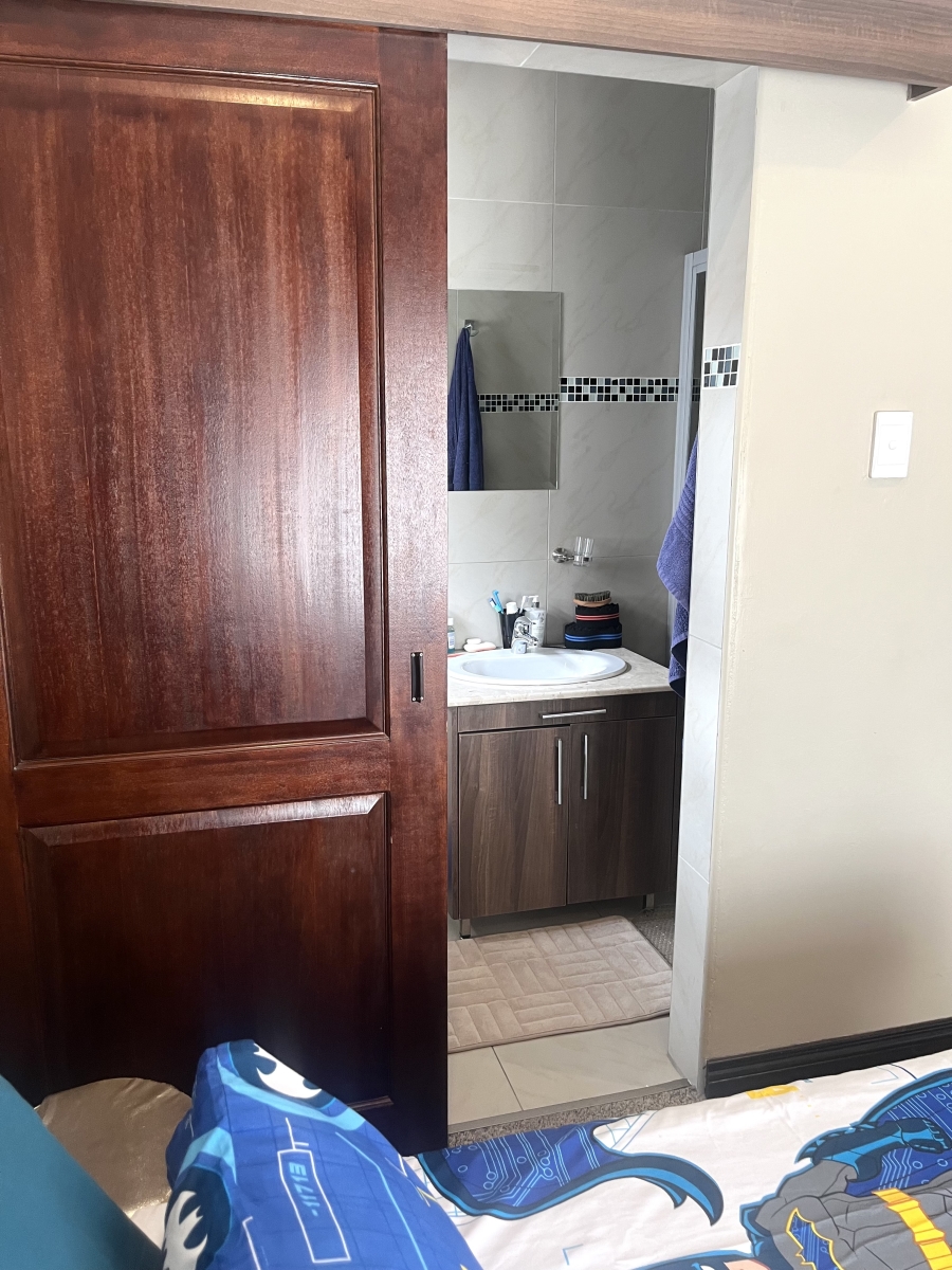 5 Bedroom Property for Sale in Silver Lakes Gauteng