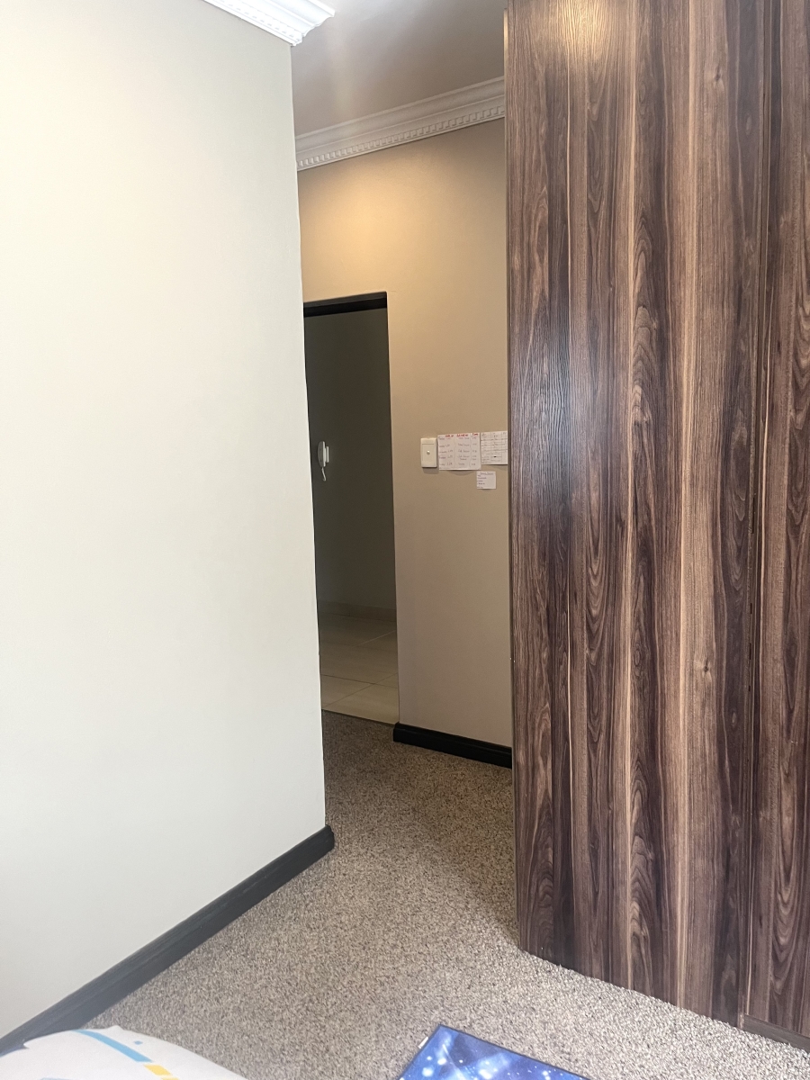 5 Bedroom Property for Sale in Silver Lakes Gauteng