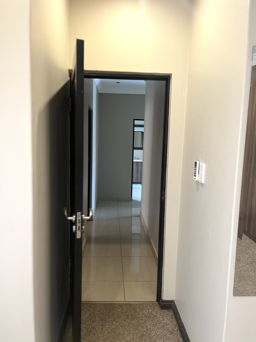 5 Bedroom Property for Sale in Silver Lakes Gauteng