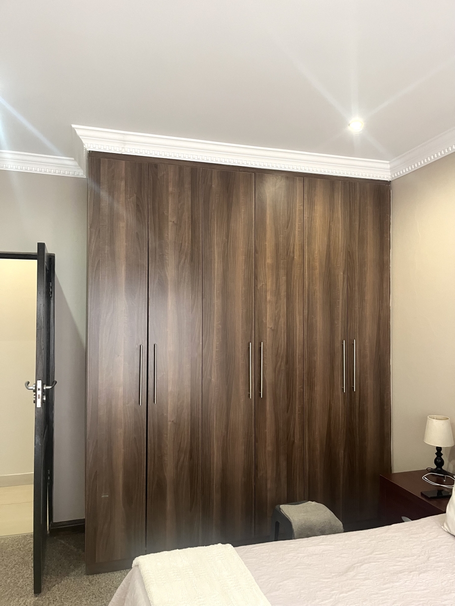 5 Bedroom Property for Sale in Silver Lakes Gauteng