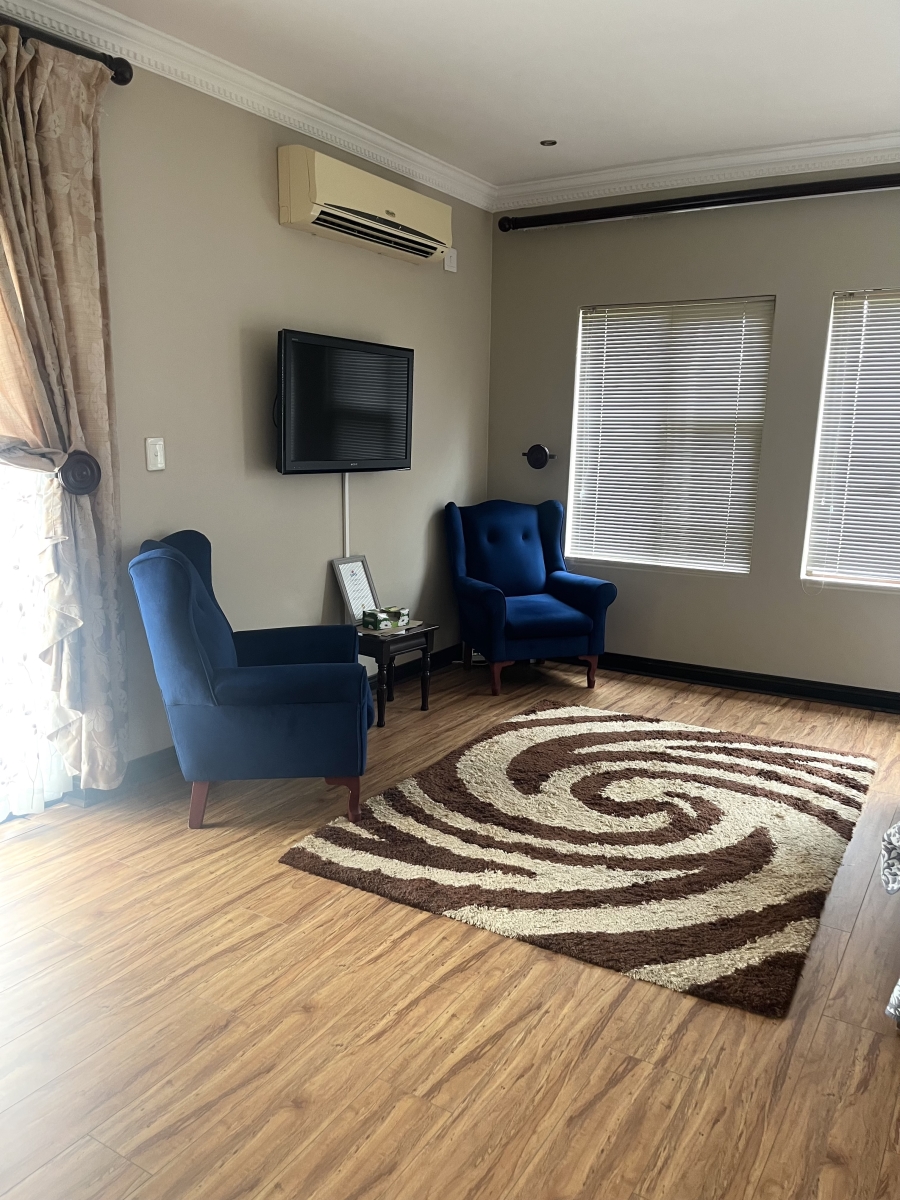 5 Bedroom Property for Sale in Silver Lakes Gauteng