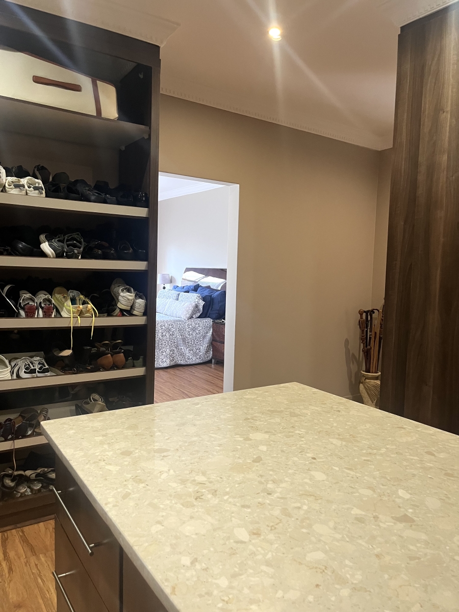 5 Bedroom Property for Sale in Silver Lakes Gauteng