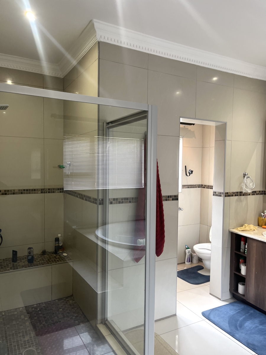 5 Bedroom Property for Sale in Silver Lakes Gauteng