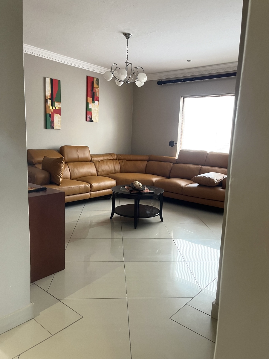 5 Bedroom Property for Sale in Silver Lakes Gauteng