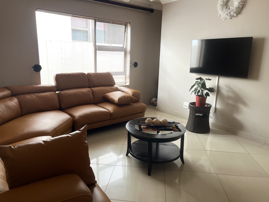 5 Bedroom Property for Sale in Silver Lakes Gauteng