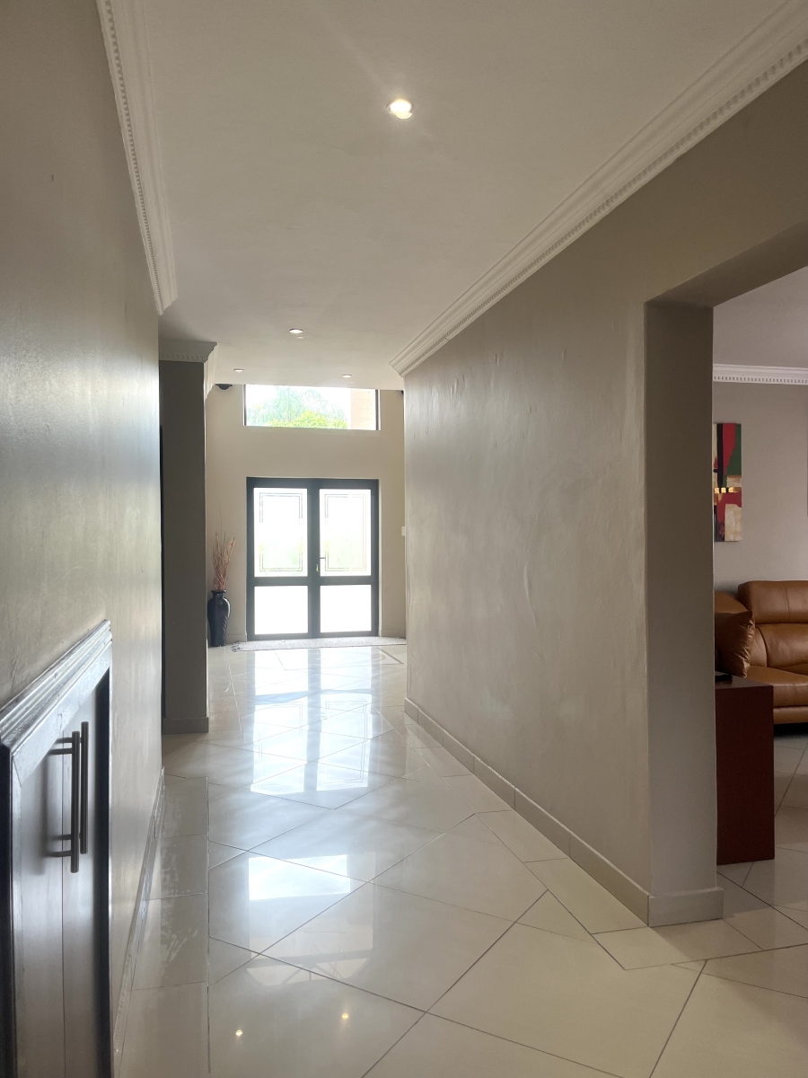 5 Bedroom Property for Sale in Silver Lakes Gauteng