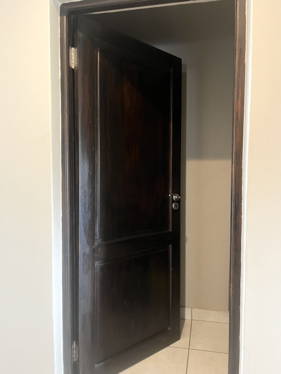 5 Bedroom Property for Sale in Silver Lakes Gauteng