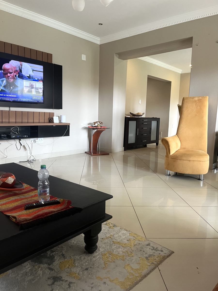 5 Bedroom Property for Sale in Silver Lakes Gauteng