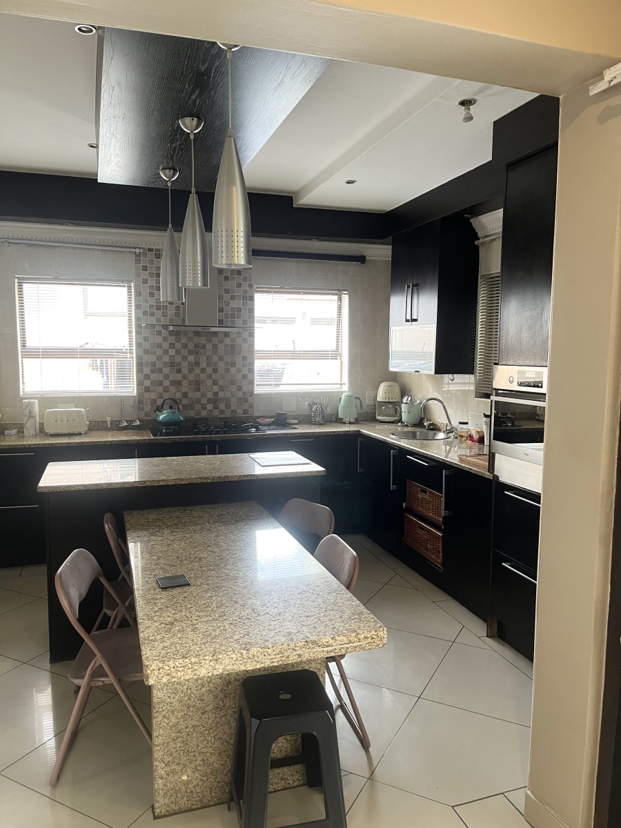 5 Bedroom Property for Sale in Silver Lakes Gauteng