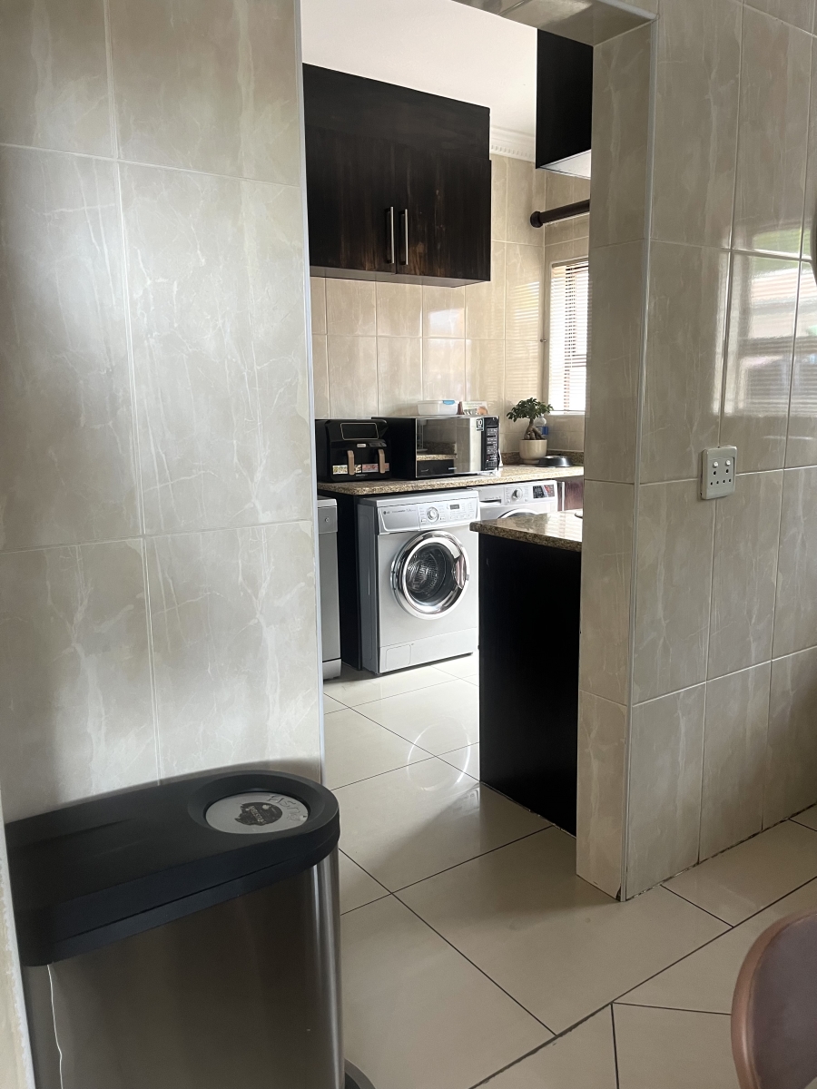 5 Bedroom Property for Sale in Silver Lakes Gauteng