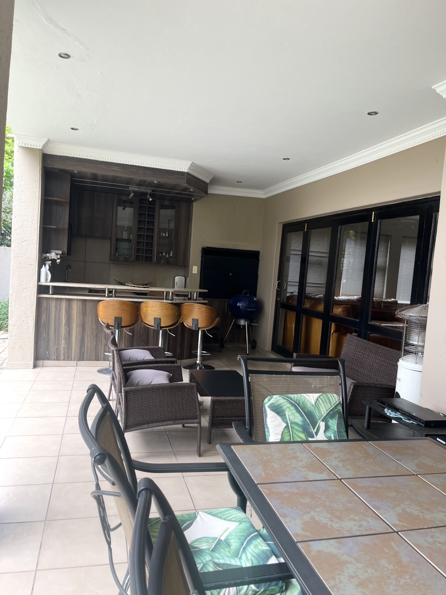 5 Bedroom Property for Sale in Silver Lakes Gauteng