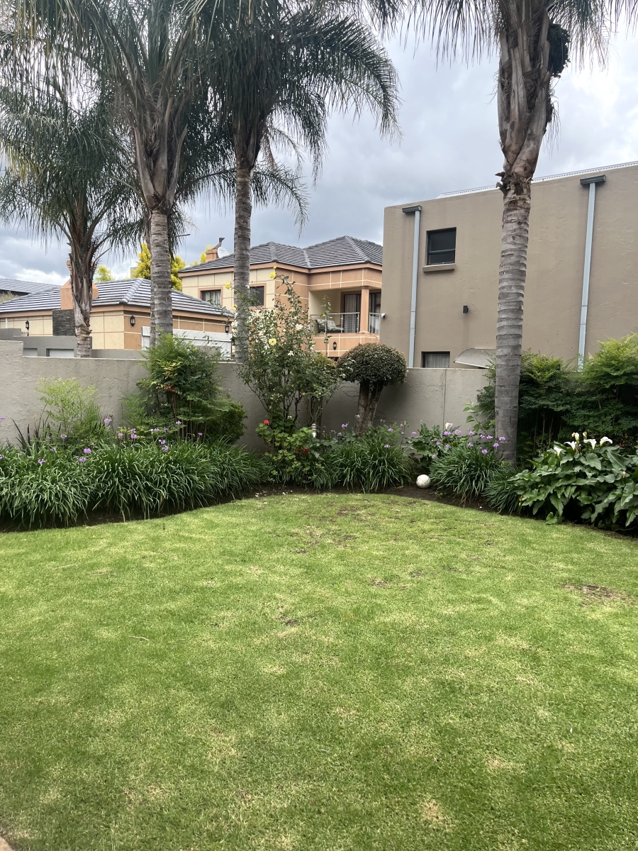 5 Bedroom Property for Sale in Silver Lakes Gauteng