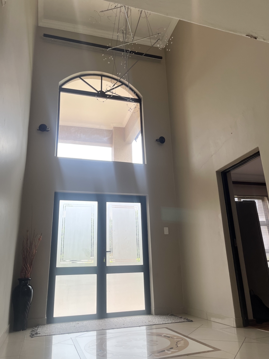 5 Bedroom Property for Sale in Silver Lakes Gauteng