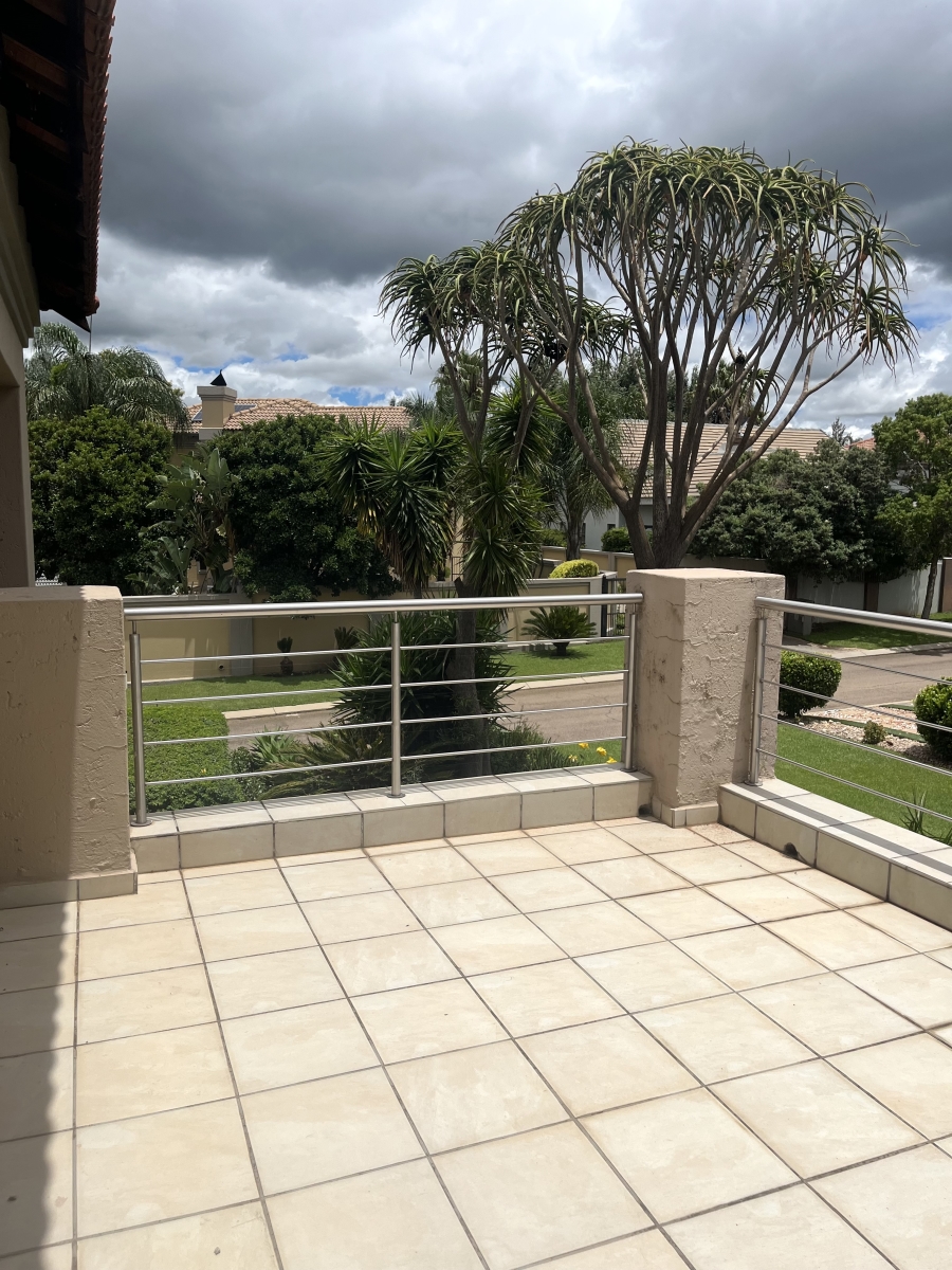 5 Bedroom Property for Sale in Silver Lakes Gauteng