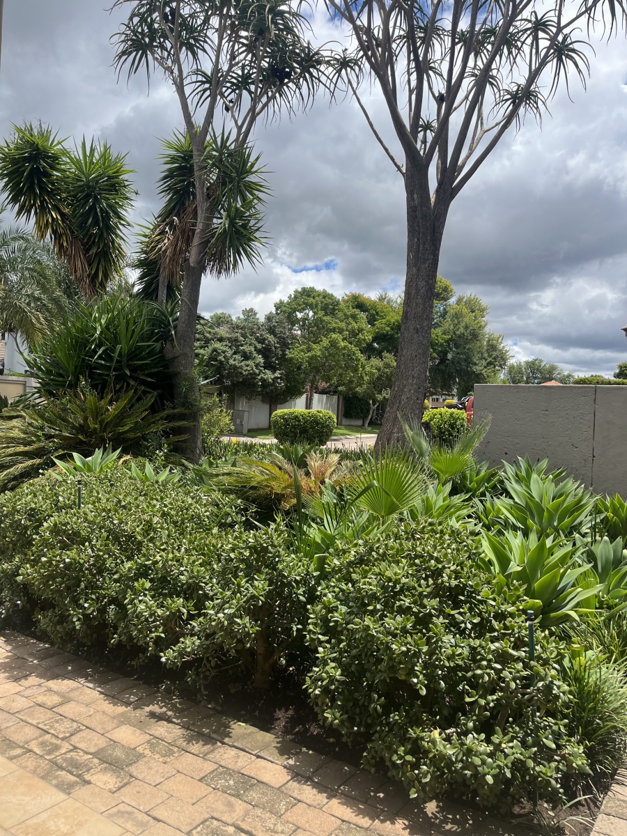 5 Bedroom Property for Sale in Silver Lakes Gauteng