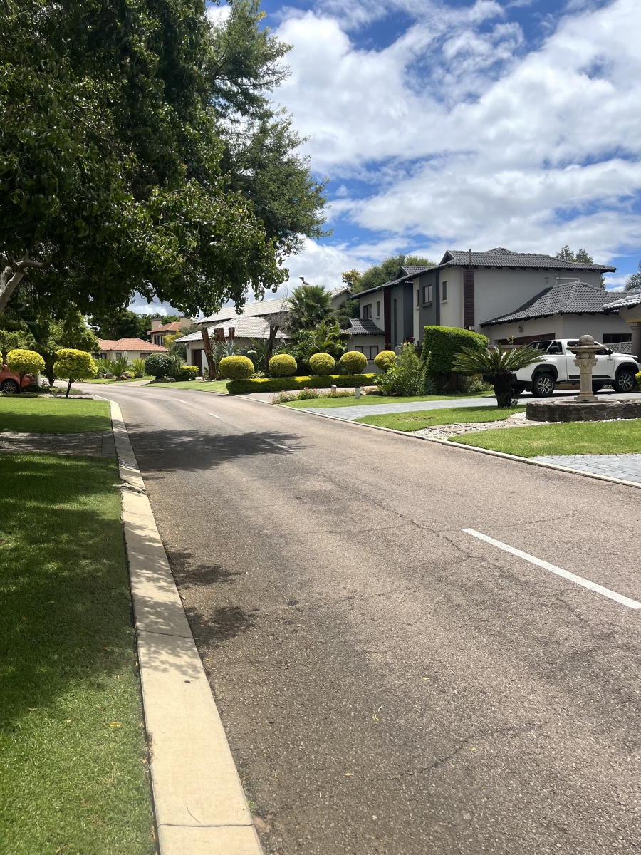 5 Bedroom Property for Sale in Silver Lakes Gauteng