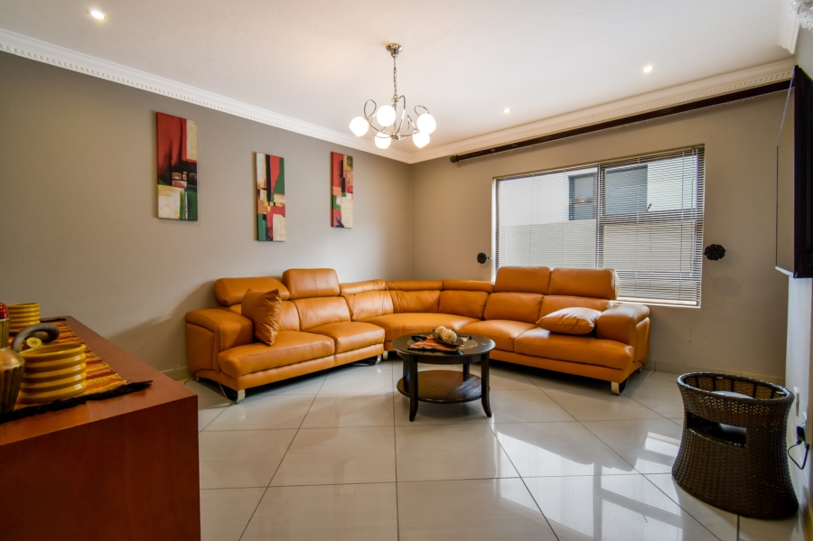 5 Bedroom Property for Sale in Silver Lakes Gauteng