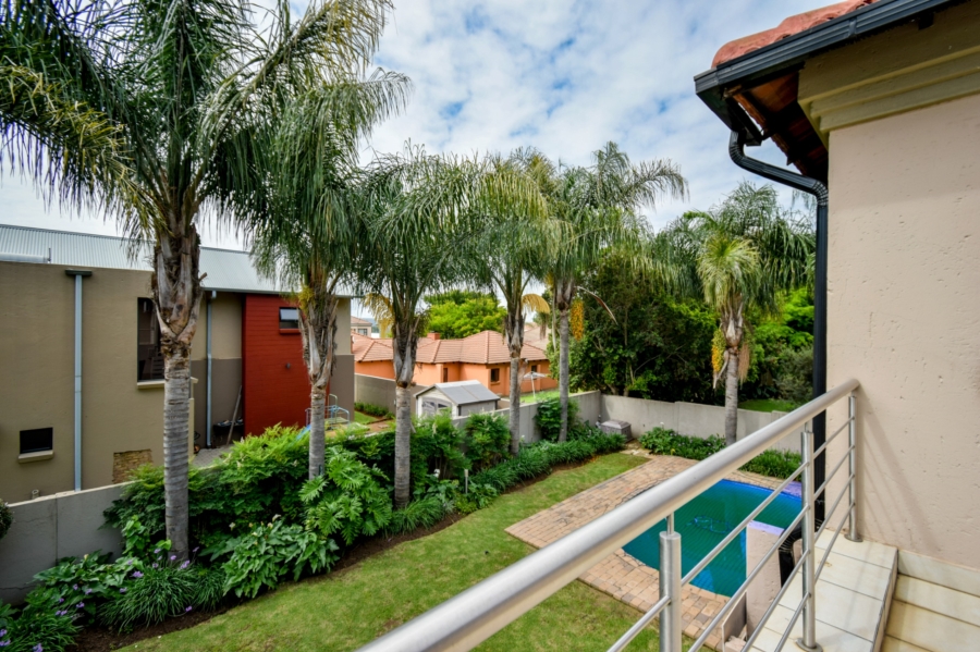 5 Bedroom Property for Sale in Silver Lakes Gauteng