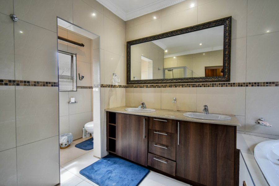 5 Bedroom Property for Sale in Silver Lakes Gauteng