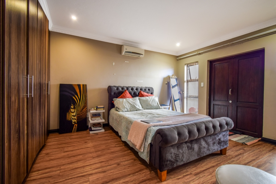 5 Bedroom Property for Sale in Silver Lakes Gauteng