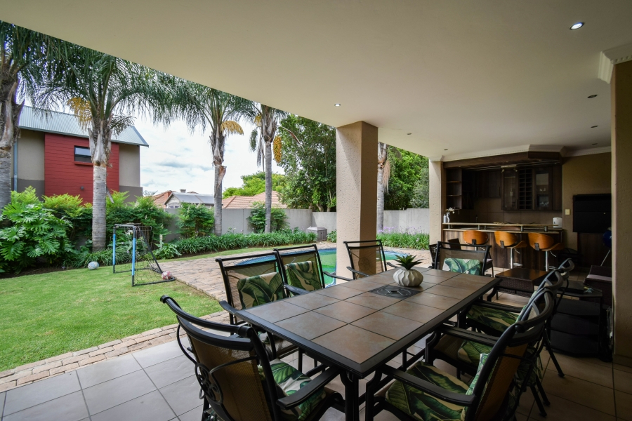 5 Bedroom Property for Sale in Silver Lakes Gauteng