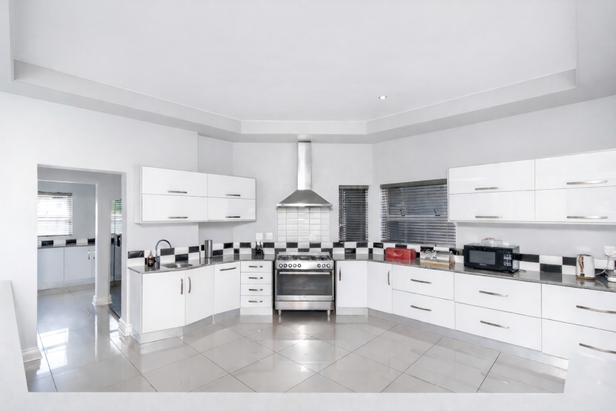 6 Bedroom Property for Sale in Newmark Estate Gauteng