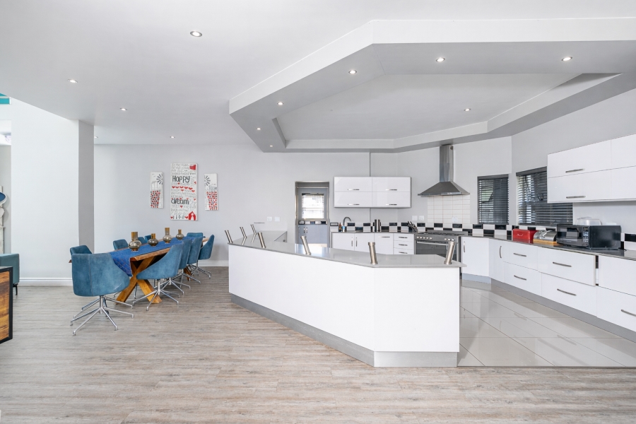 6 Bedroom Property for Sale in Newmark Estate Gauteng