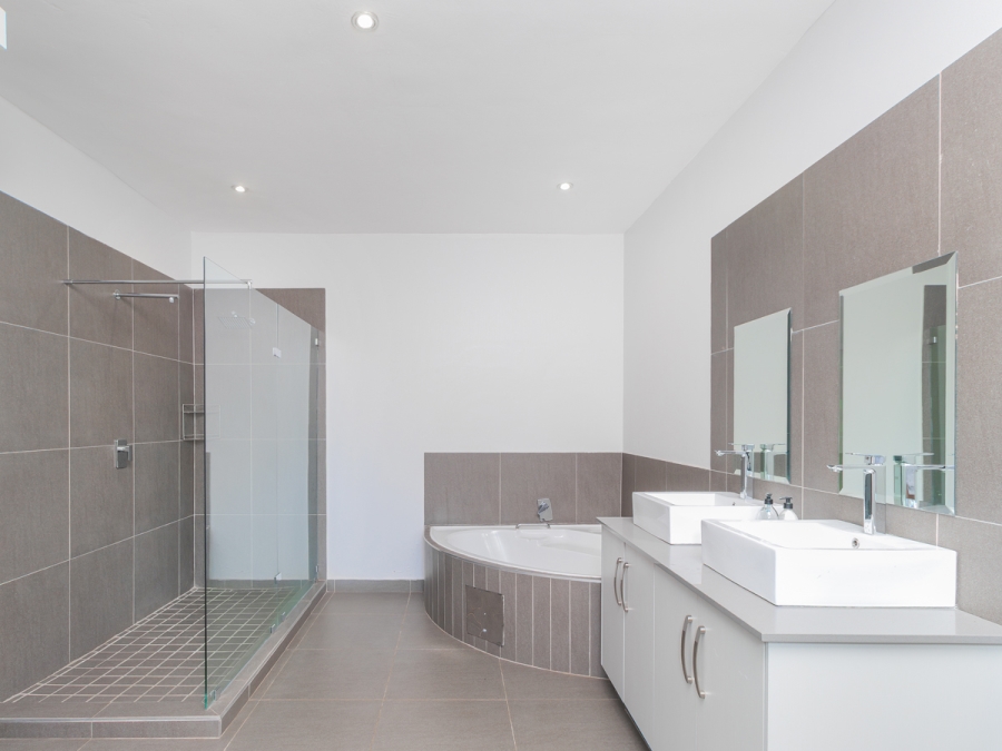 6 Bedroom Property for Sale in Newmark Estate Gauteng