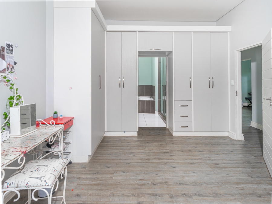 6 Bedroom Property for Sale in Newmark Estate Gauteng