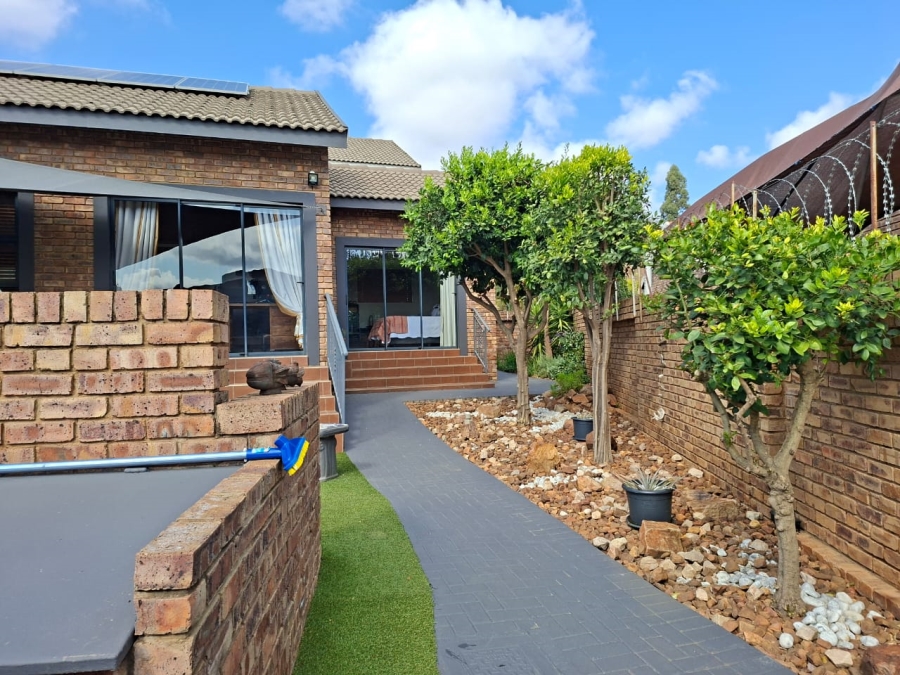 2 Bedroom Property for Sale in Montana Gauteng