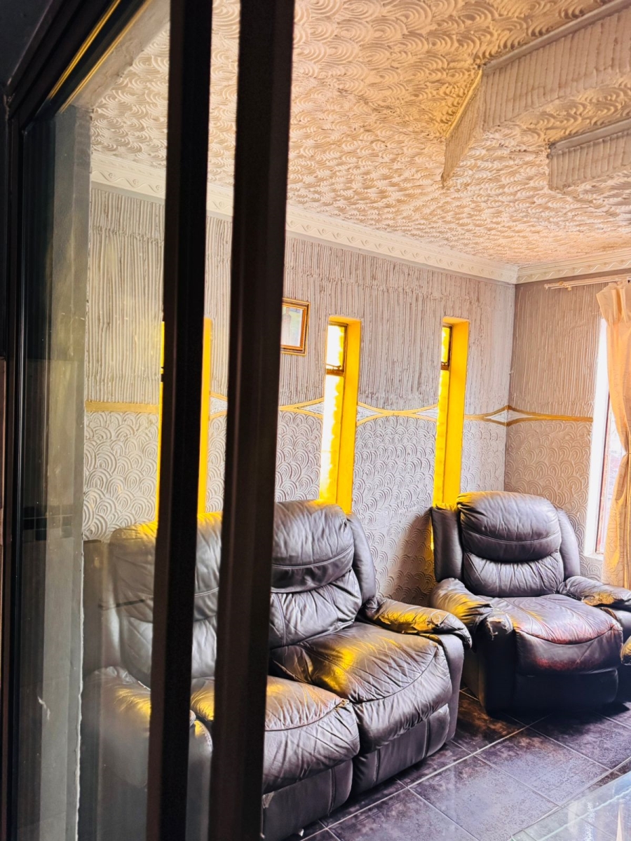 5 Bedroom Property for Sale in Phomolong Gauteng