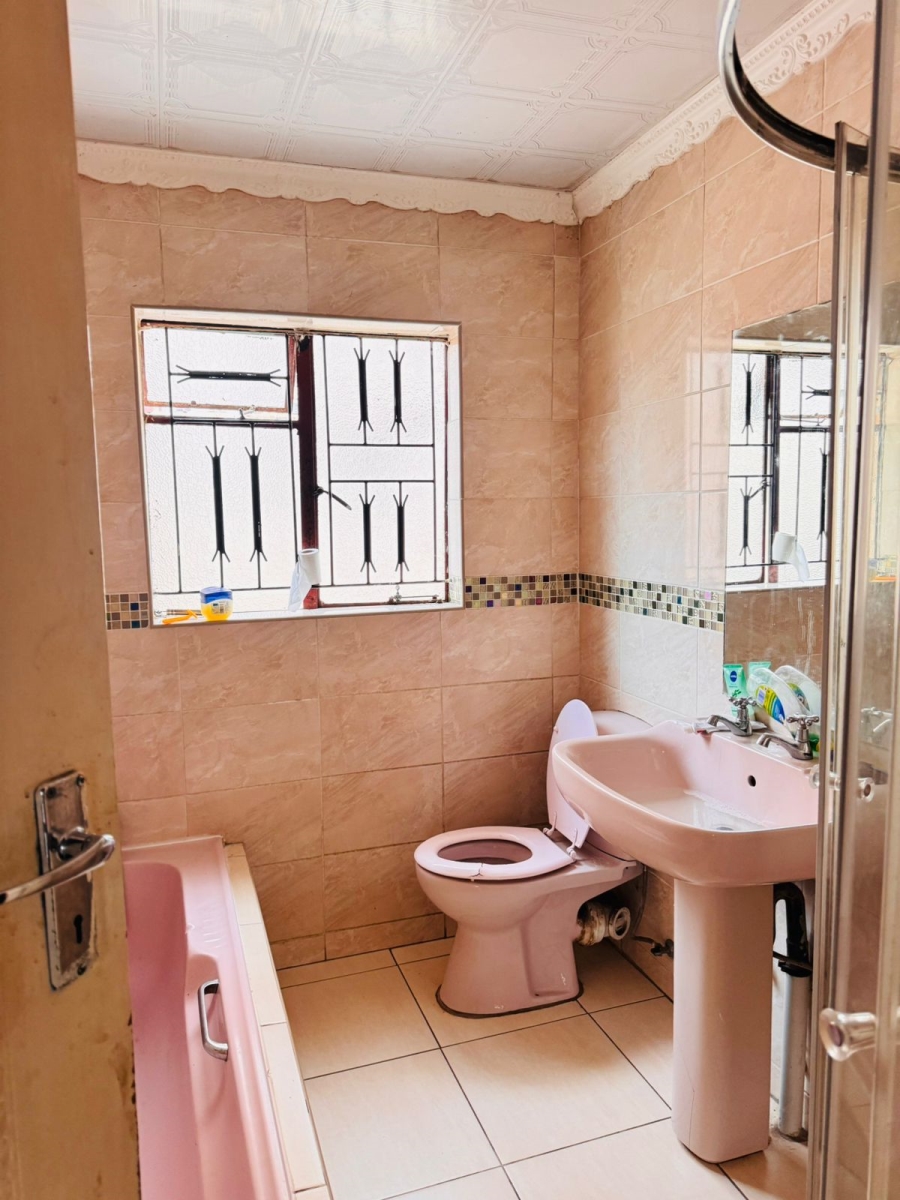 5 Bedroom Property for Sale in Phomolong Gauteng