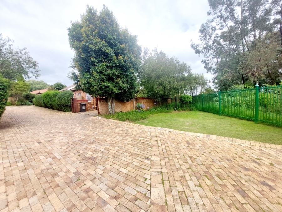 2 Bedroom Property for Sale in Honeydew Ridge Gauteng
