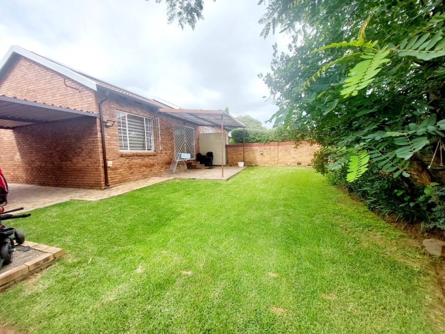 2 Bedroom Property for Sale in Honeydew Ridge Gauteng