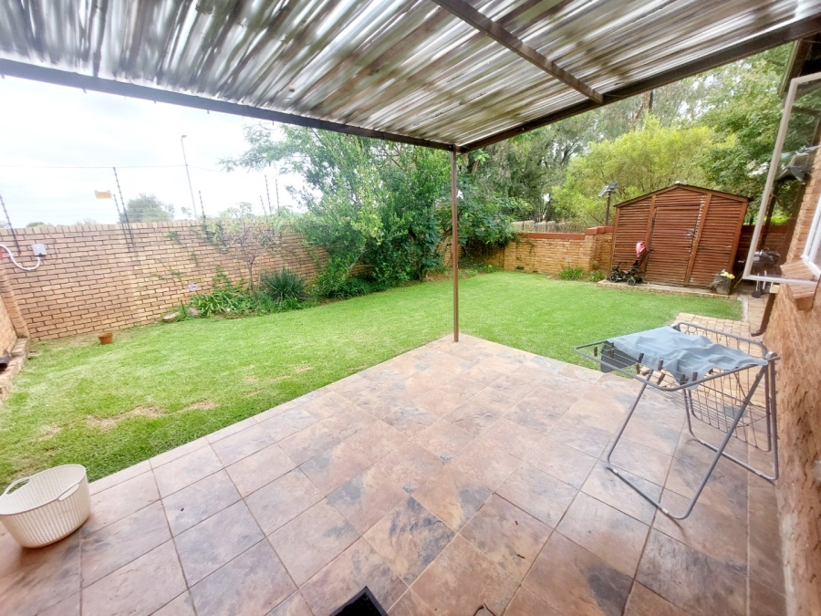 2 Bedroom Property for Sale in Honeydew Ridge Gauteng