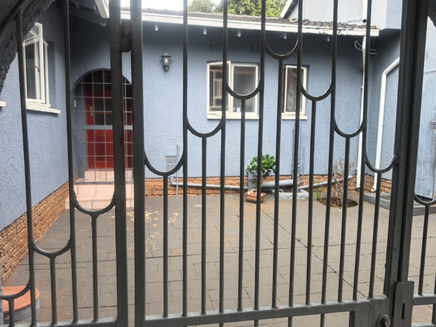 4 Bedroom Property for Sale in Roodekrans Gauteng