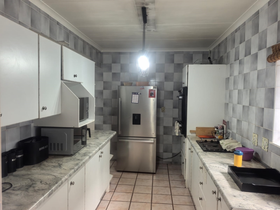 4 Bedroom Property for Sale in Roodekrans Gauteng