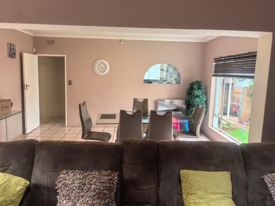 4 Bedroom Property for Sale in Roodekrans Gauteng