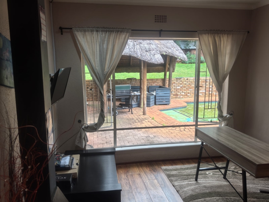 4 Bedroom Property for Sale in Roodekrans Gauteng