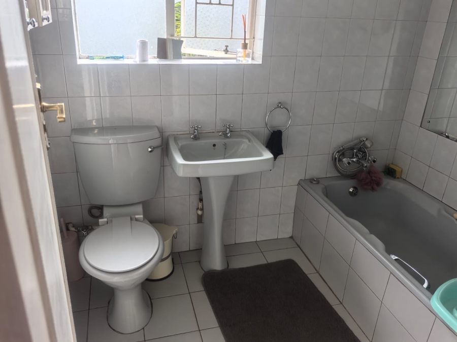 4 Bedroom Property for Sale in Roodekrans Gauteng