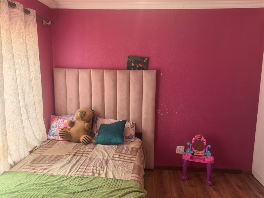 4 Bedroom Property for Sale in Roodekrans Gauteng