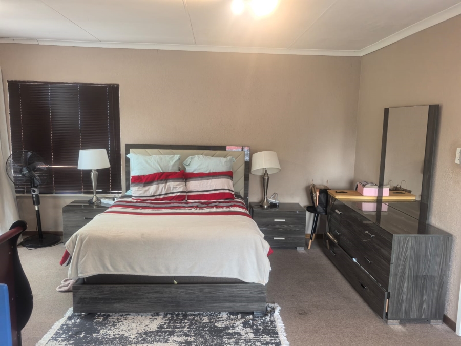 4 Bedroom Property for Sale in Roodekrans Gauteng