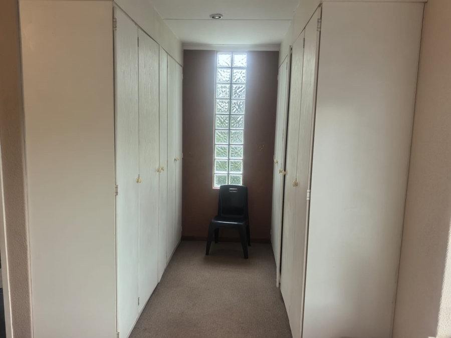 4 Bedroom Property for Sale in Roodekrans Gauteng