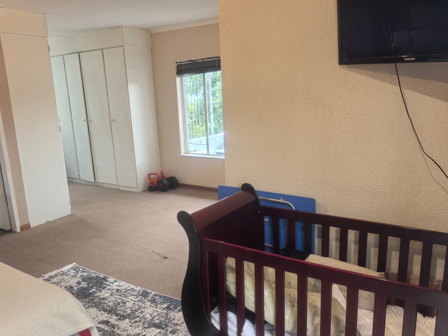 4 Bedroom Property for Sale in Roodekrans Gauteng