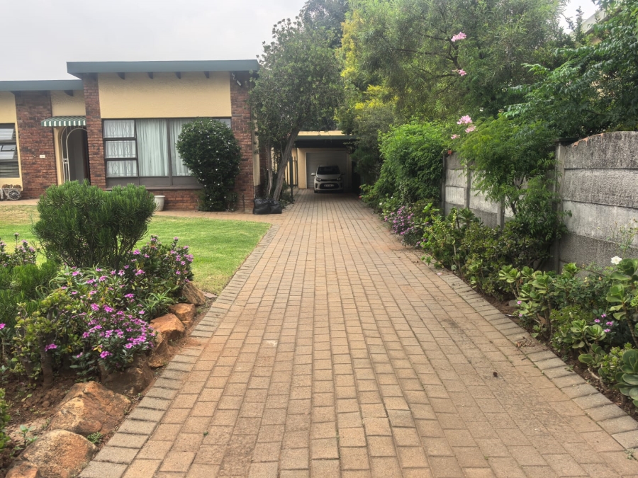 3 Bedroom Property for Sale in Wilro Park Gauteng