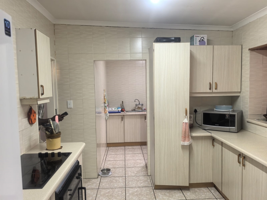 3 Bedroom Property for Sale in Wilro Park Gauteng