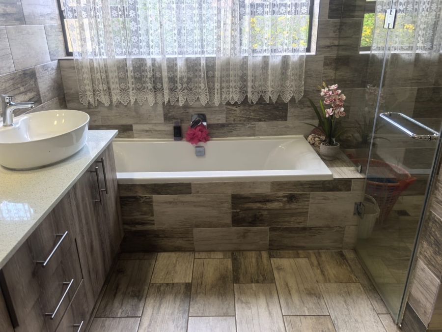 3 Bedroom Property for Sale in Wilro Park Gauteng